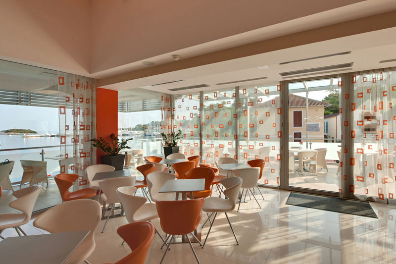 Maistra Select Riva Apartments Врсар Экстерьер фото