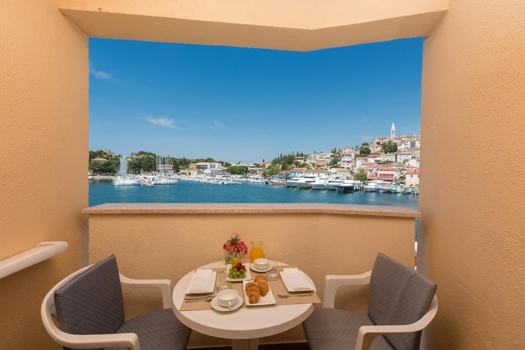 Maistra Select Riva Apartments Врсар Экстерьер фото