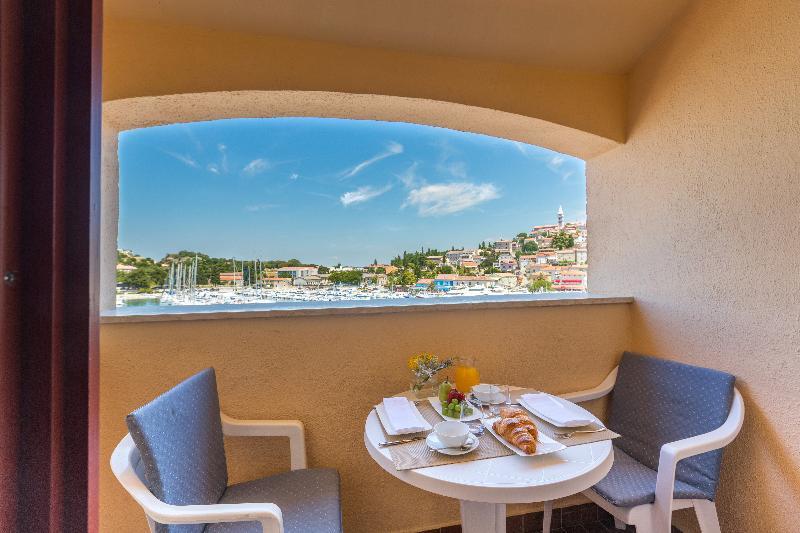 Maistra Select Riva Apartments Врсар Экстерьер фото